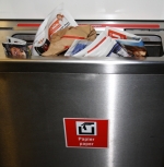 Zeitungen im U-Bahn Müll / Foto: Medieninsider.at/Atefie