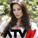 Katrin Lampe mit ATV2-Logo / Grafik u. Foto: ATV