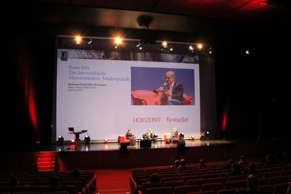 Diskussion am roten Sofa / Foto: Medieninsider.at/Arik Kofranek